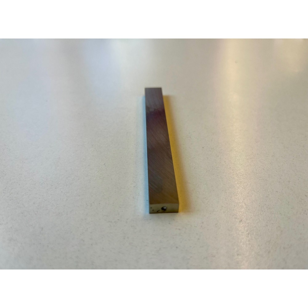 Imants alnico rectangulars vermells. Mides 104x12x6 mm. Parell