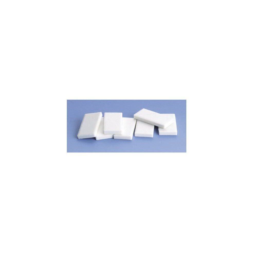 Porous porcelain plaque to scratch with minerals. Measures 25x50 mm