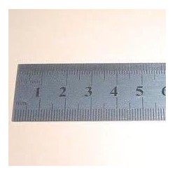 Regle semirígida acer inoxidable mil·limetrat. Mides 30x500 mm
