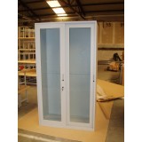 Armari laboratori portes metacrilat batents. Mides 1010x420x1980 mm